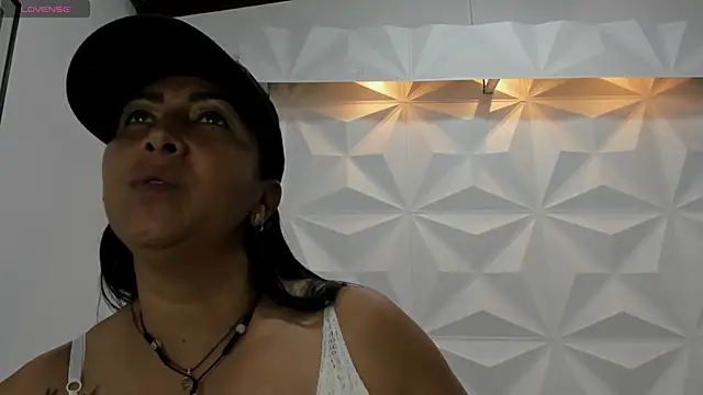 CHantal 33 online show from January 22, 2025, 5:59 pm