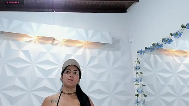 CHantal 33 online show from January 4, 2025, 7:34 pm