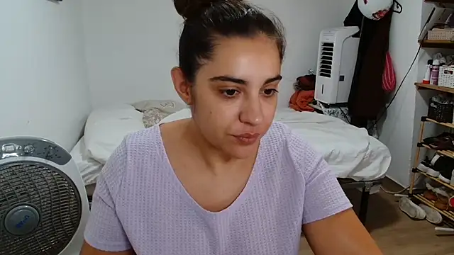 Ursumi1 online show from June 29, 2026, 1:11 pm
