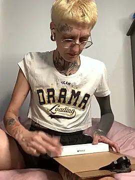 moratt0 online show from February 27, 2025, 3:18 am