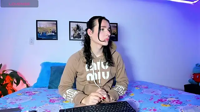 elafranco  online show from November 14, 2025, 7:17 pm