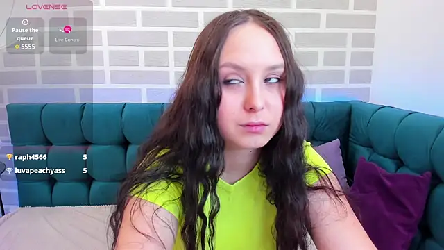 Snapshot of BeatriceReeves chatting on May 2, 2026, 1:11 am BeatriceReeves online show from May 2, 2026, 1:11 am