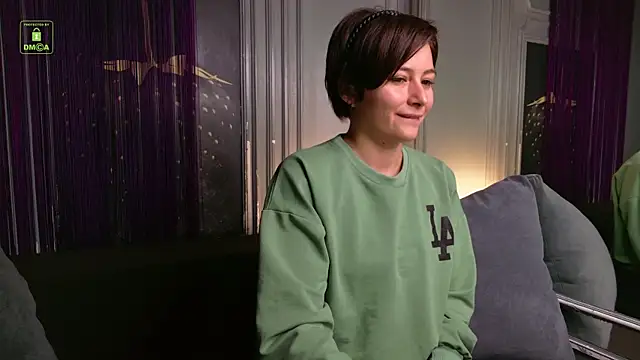 Ishtar Divine online show from October 27, 2025, 3:13 pm