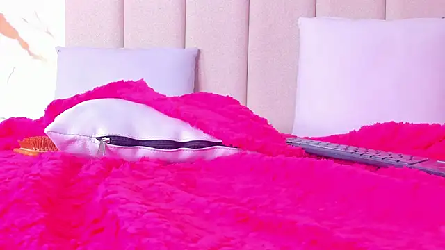 aggy castel online show from April 29, 2026, 5:30 pm