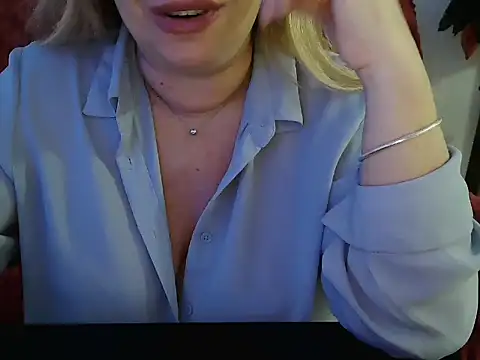 Snapshot of Emmamilfita chatting on March 2, 2025, 9:30 pm Emmamilfita online show from March 2, 2025, 9:30 pm