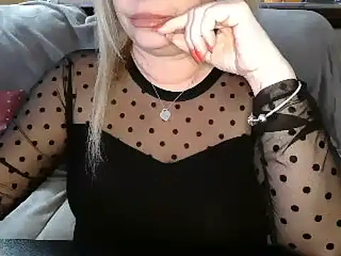 Snapshot of Emmamilfita chatting on December 28, 2024, 8:58 pm Emmamilfita online show from December 28, 2024, 8:58 pm