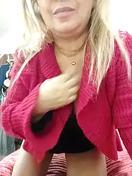 Snapshot of Emmamilfita chatting on December 8, 2024, 3:45 pm Emmamilfita online show from December 8, 2024, 3:45 pm