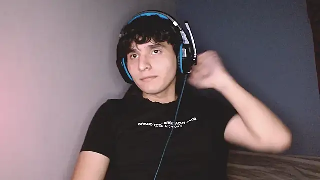 Snapshot of Charley_quin chatting on October 8, 2025, 3:19 am Charley quin online show from October 8, 2025, 3:19 am