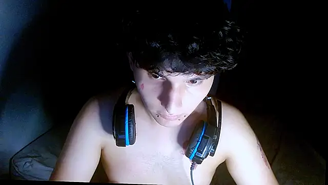 Snapshot of Charley_quin chatting on April 11, 2026, 11:41 pm Charley quin online show from April 11, 2026, 11:41 pm