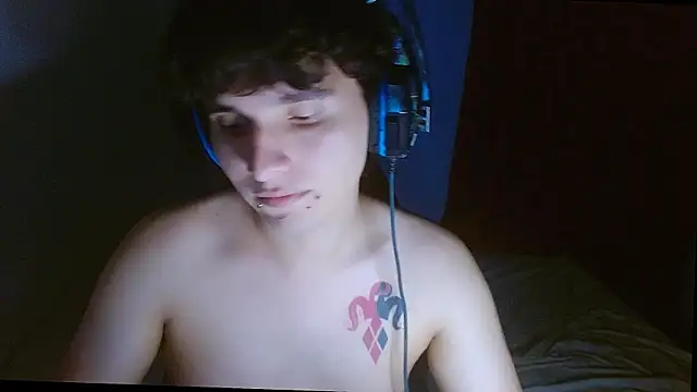 Snapshot of Charley_quin chatting on April 13, 2026, 12:36 am Charley quin online show from April 13, 2026, 12:36 am