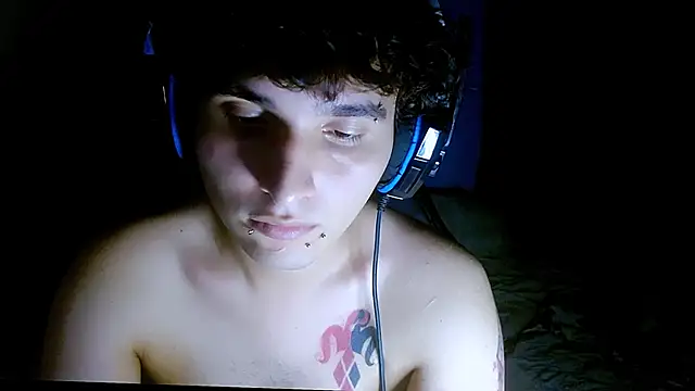 Snapshot of Charley_quin chatting on April 13, 2026, 11:42 pm Charley quin online show from April 13, 2026, 11:42 pm