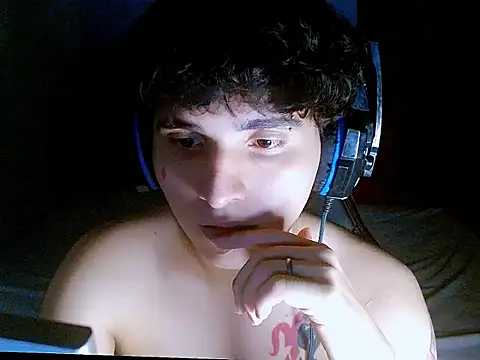 Snapshot of Charley_quin chatting on April 1, 2026, 11:34 pm Charley quin online show from April 1, 2026, 11:34 pm