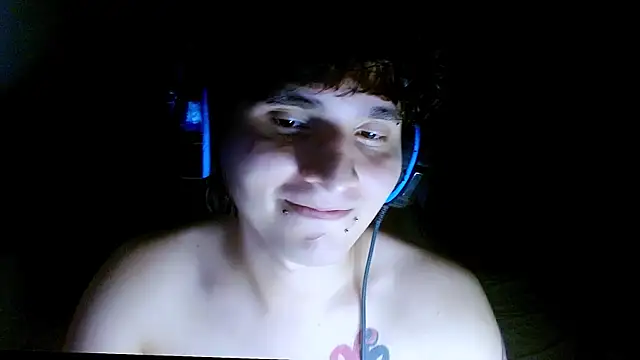 Snapshot of Charley_quin chatting on April 16, 2026, 12:22 am Charley quin online show from April 16, 2026, 12:22 am