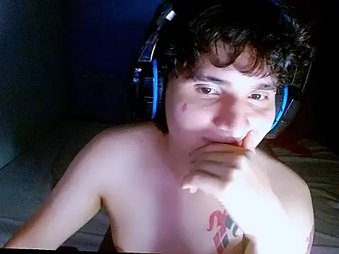 Snapshot of Charley_quin chatting on April 4, 2026, 11:44 pm Charley quin online show from April 4, 2026, 11:44 pm