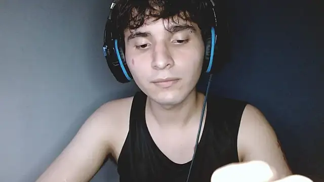 Snapshot of Charley_quin chatting on October 1, 2025, 2:49 am Charley quin online show from October 1, 2025, 2:49 am