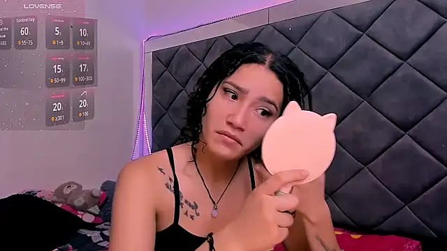 Snapshot of Nellyhills chatting on November 11, 2025, 10:32 am Nellyhills online show from November 11, 2025, 10:32 am