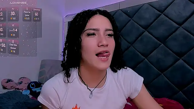 Snapshot of Nellyhills chatting on November 7, 2025, 5:39 pm Nellyhills online show from November 7, 2025, 5:39 pm