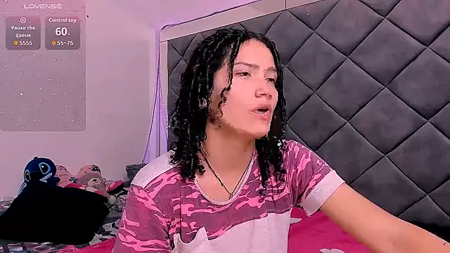 Snapshot of Nellyhills chatting on November 15, 2025, 5:06 pm Nellyhills online show from November 15, 2025, 5:06 pm