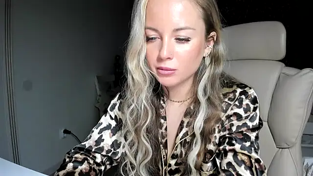 jennifer838 online show from April 29, 2026, 6:47 pm