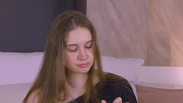 Snapshot of EllieHayes chatting on April 9, 2026, 10:05 pm EllieHayes online show from April 9, 2026, 10:05 pm