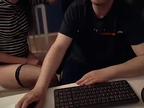 CuteMan33 online show from May 17, 2026, 2:22 am