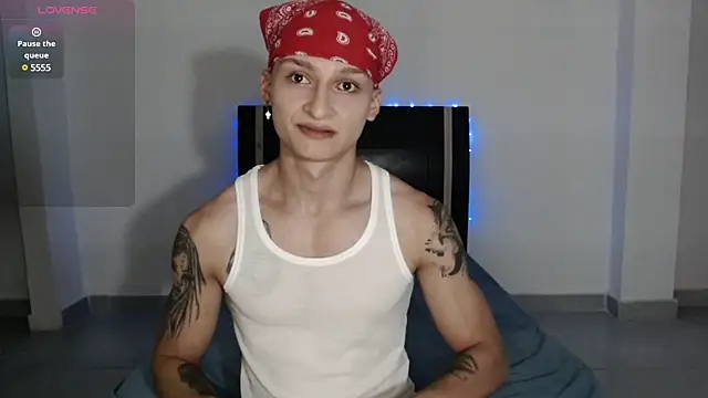 arthurphoenix  online show from December 23, 2024, 4:01 am