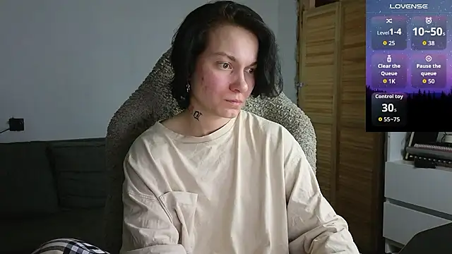 esajukyy online show from February 17, 2026, 4:37 pm