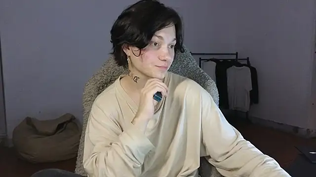 Snapshot of esajukyy chatting on July 28, 2026, 4:39 pm esajukyy online show from July 28, 2026, 4:39 pm