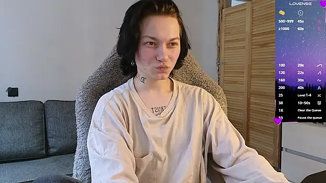 esajukyy online show from March 8, 2026, 8:17 am