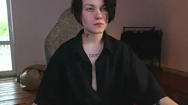 esajukyy online show from June 8, 2026, 1:11 pm