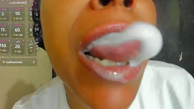 Snapshot of KamariaFyre chatting on April 1, 2026, 3:52 am KamariaFyre online show from April 1, 2026, 3:52 am