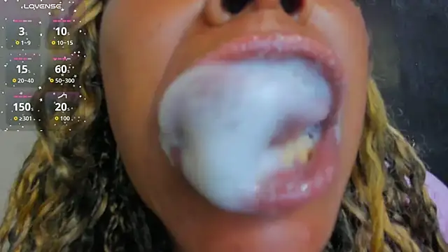 Snapshot of KamariaFyre chatting on March 27, 2026, 6:33 am KamariaFyre online show from March 27, 2026, 6:33 am