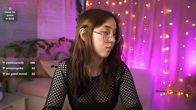 AmeliaMead online show from March 5, 2025, 8:43 am