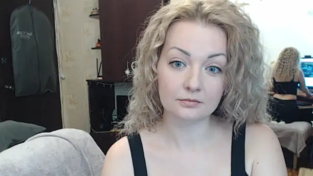Snapshot of LuckyShot chatting on January 15, 2025, 12:58 pm LuckyShot online show from January 15, 2025, 12:58 pm