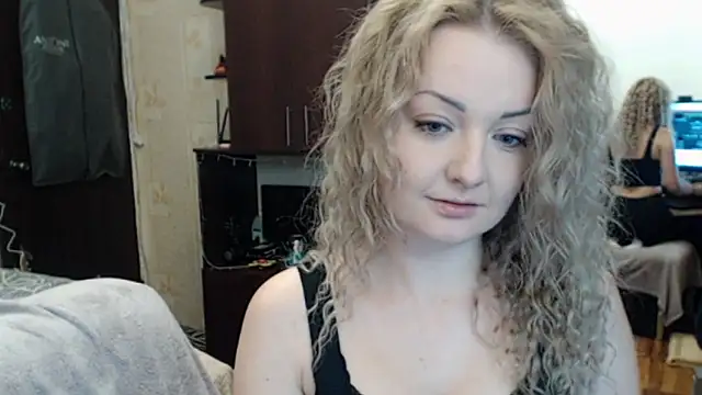 Snapshot of LuckyShot chatting on January 15, 2025, 6:29 pm LuckyShot online show from January 15, 2025, 6:29 pm
