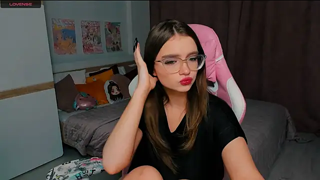 Snapshot of Sonya_Glen chatting on December 3, 2025, 2:34 am Sonya Glen online show from December 3, 2025, 2:34 am