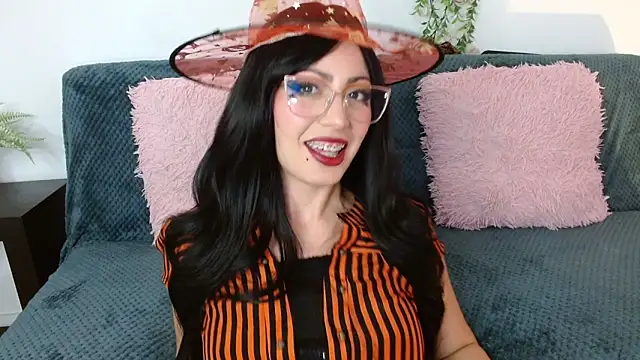 Kendal Mosk online show from October 28, 2025, 5:45 pm