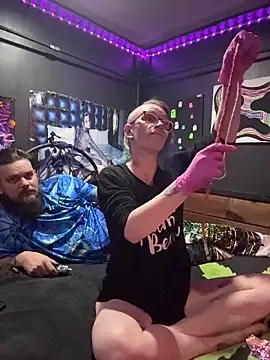 Snapshot of Stonermama666420 chatting on February 6, 2026, 5:14 am Stonermama666420 online show from February 6, 2026, 5:14 am