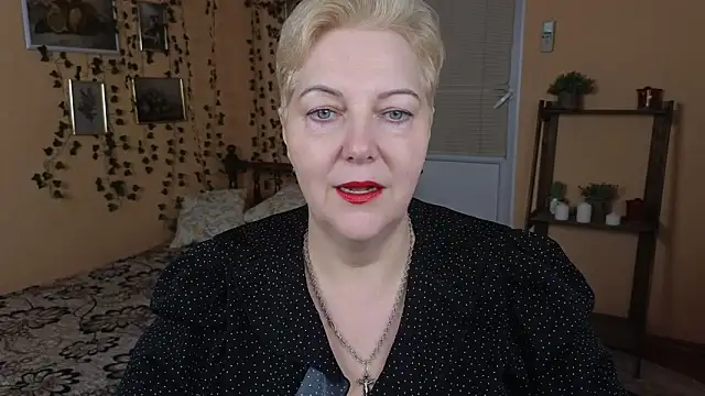 Snapshot of Sandra_Snow chatting on February 11, 2025, 3:18 pm Sandra Snow online show from February 11, 2025, 3:18 pm