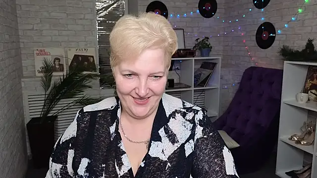 Snapshot of Sandra_Snow chatting on January 28, 2025, 5:35 pm Sandra Snow online show from January 28, 2025, 5:35 pm