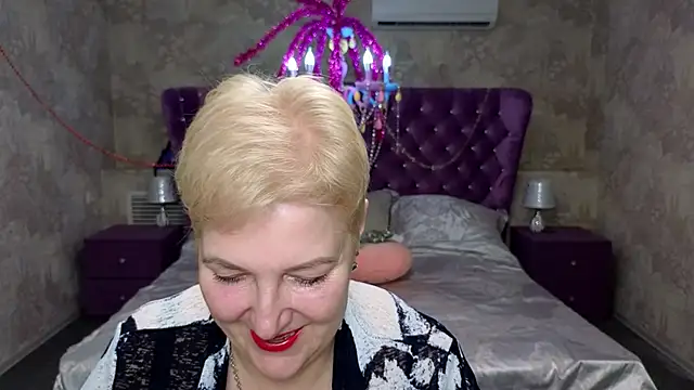 Snapshot of Sandra_Snow chatting on February 14, 2025, 2:44 pm Sandra Snow online show from February 14, 2025, 2:44 pm