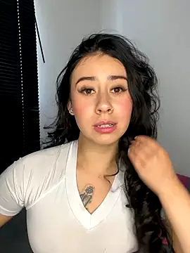 Snapshot of Zoee_t chatting on October 2, 2025, 10:02 pm Zoee t online show from October 2, 2025, 10:02 pm