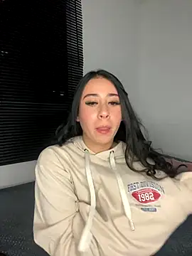 Snapshot of Zoee_t chatting on September 26, 2025, 3:35 am Zoee t online show from September 26, 2025, 3:35 am