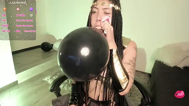 Aurora Hotson online show from October 4, 2025, 1:07 am