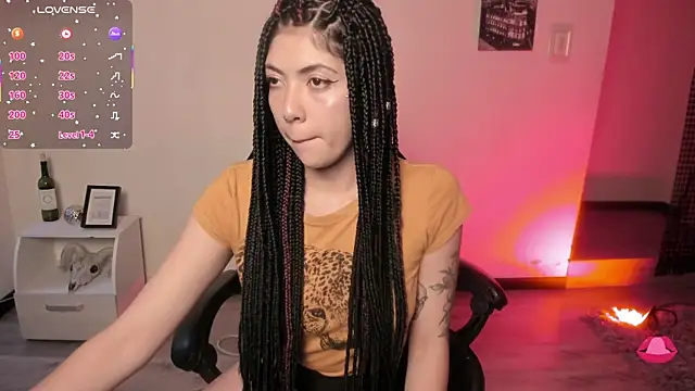 Aurora Hotson online show from September 14, 2025, 10:32 pm