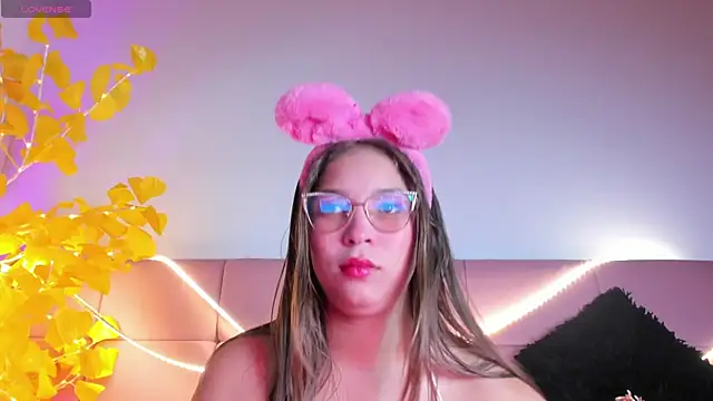 Snapshot of HaleyAmaya chatting on May 17, 2026, 12:43 am HaleyAmaya online show from May 17, 2026, 12:43 am