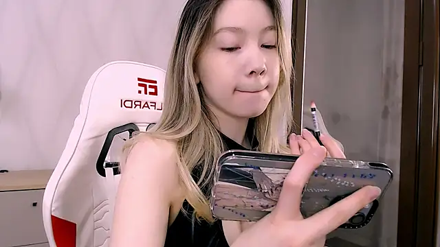 Babby Rabbit online show from November 5, 2025, 2:31 pm