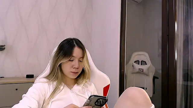 Babby Rabbit online show from November 18, 2025, 1:03 pm