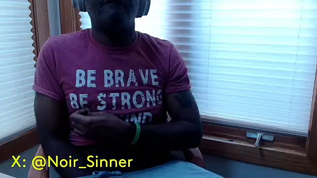 Snapshot of sinnernoir chatting on November 2, 2025, 2:11 pm sinnernoir online show from November 2, 2025, 2:11 pm