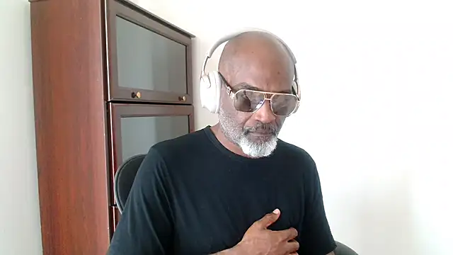 Snapshot of sinnernoir chatting on April 16, 2026, 1:56 pm sinnernoir online show from April 16, 2026, 1:56 pm